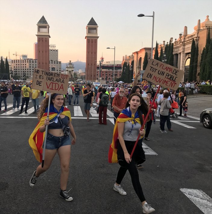 Katalonya'da referanduma destek mitingi