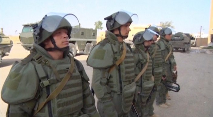 Rus mühendisler Deyrizor'da 1500 patlayıcıyı imha etti