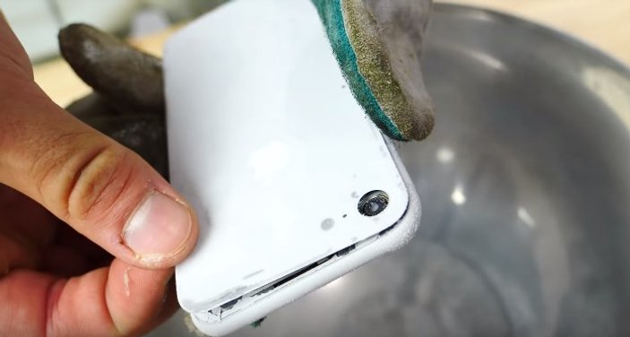 iPhone 8 sıvı nitrojen testi