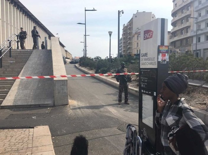Marsilya'da metroda bıçaklı saldırı: 2 ölü