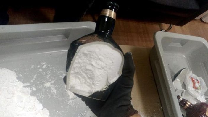 İçki şişelerinden 1.5 kilogram kokain çıktı