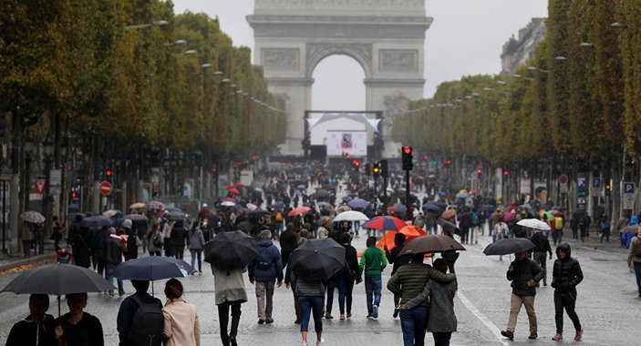 Paris merkezi araç trafiğine kapatıldı