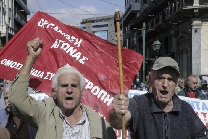 Yunanistan'da emeklilerden gösteri