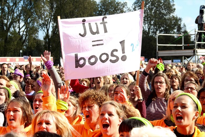 Hollanda'da öğretmenler grevde