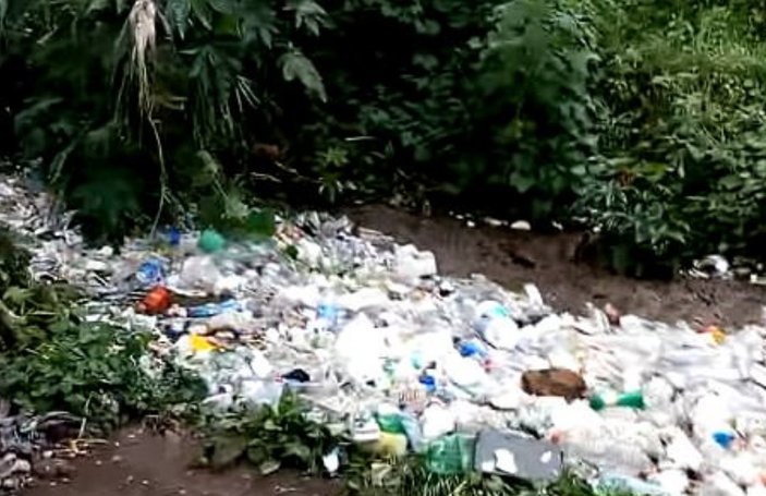 Guatemala'da nehirden çöp akıyor