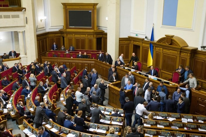 Ukrayna Parlamentosu’nda kavgalı oylama