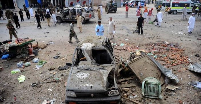 Pakistan'da intihar saldırısı: 20 ölü