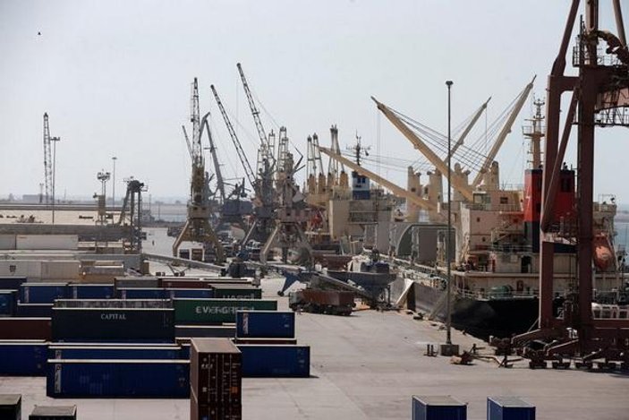 Yemen BM’den gelen insani yardım vinçlerini limana almadı