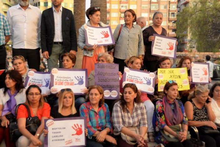 CHP'li kadınlar müftülere nikah kıyma yetkisini protesto etti