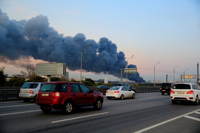 Moskova'da alışveriş merkezinde yangın