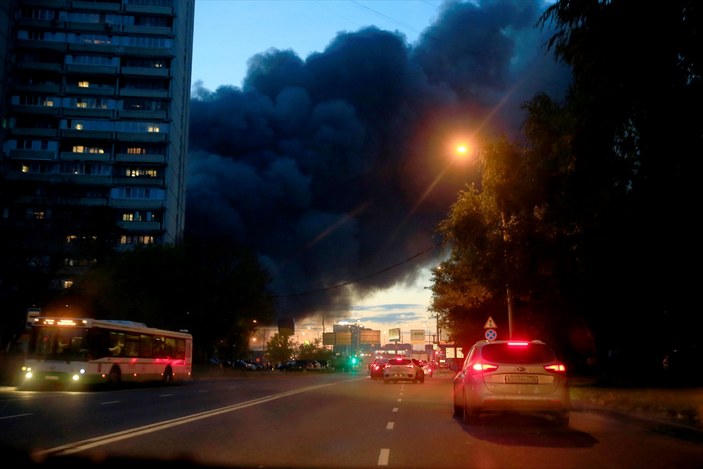 Moskova'da alışveriş merkezinde yangın