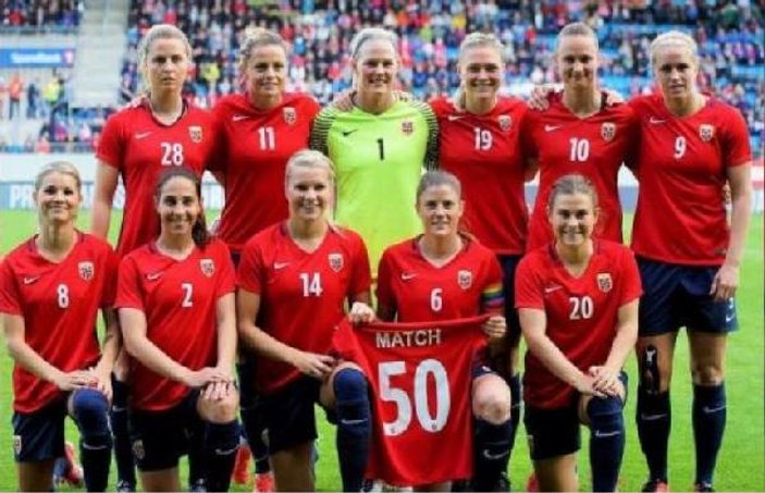 Norveç'te kadın ve erkek futbolcuların eşitlik kararı