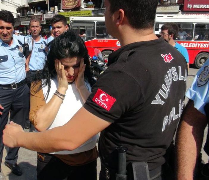 Adana'da Atatürk anıtı önünde intihar girişimi