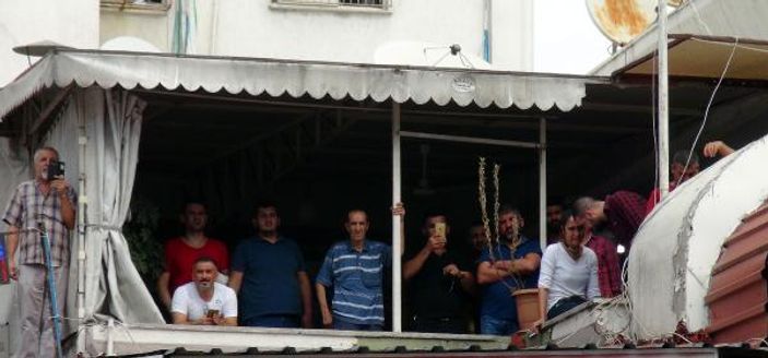 Adana'da Atatürk anıtı önünde intihar girişimi