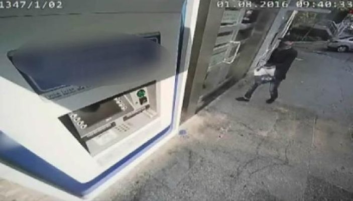 Banka soyguncusu güvenlik kamerasında