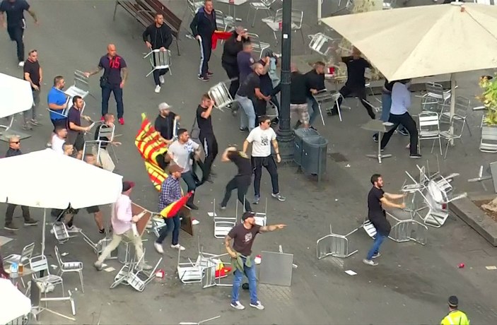 Barselona’da sandalye savaşı