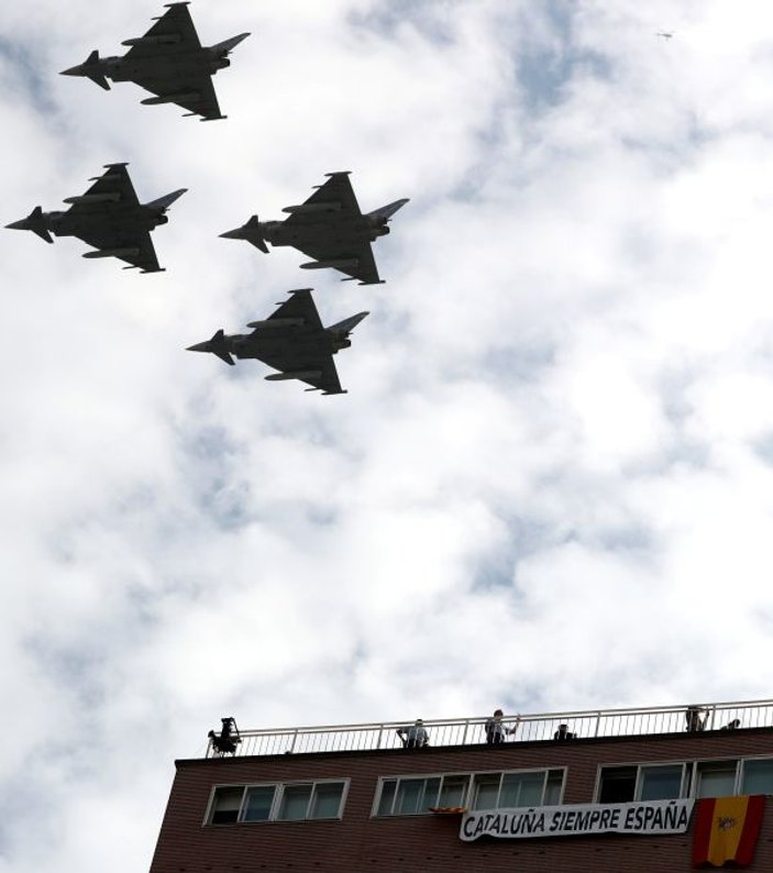 İspanya'da askeri uçak düştü