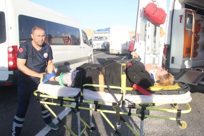 Şanlıurfa’da işçi servisi devrildi: 14 yaralı