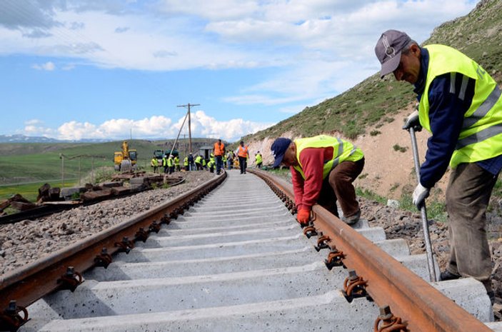 Bakü-Tiflis-Kars demiryolu ay sonunda hizmete açılacak