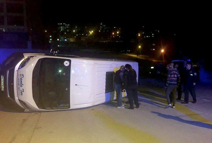Ankara'da öğrenci servisi devrildi