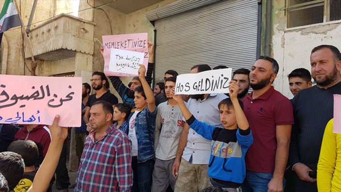 İdlib'de Türk askerine sevgi gösterileri sürüyor