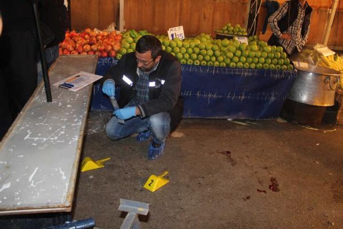Emekli polis mandalina yüzünden pazarcıları vurdu