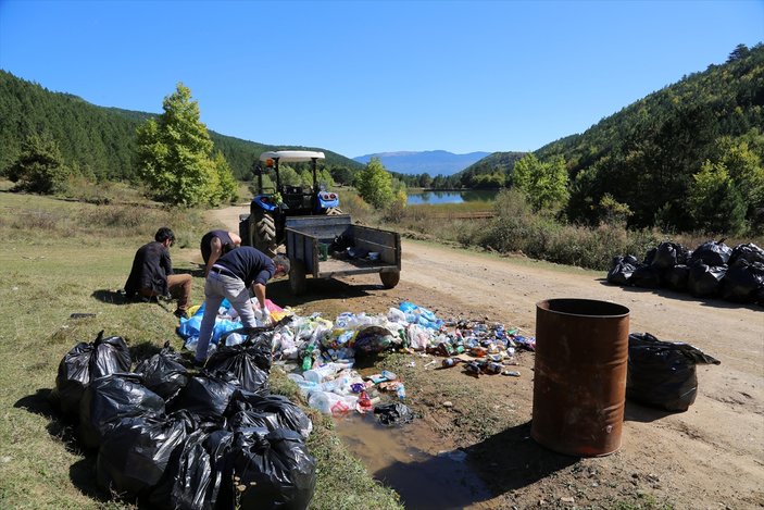 Bolu'da kamp alanından 4 günde 3 kamyon çöp toplandı