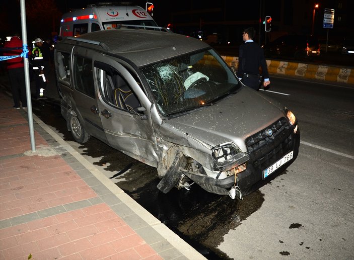 Çanakkale'de trafik kazası: 1 ölü 1 yaralı