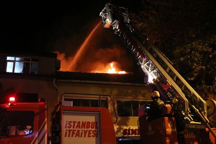Beşiktaş'ta çıkan yangın panik yarattı