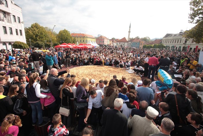 Bosna Hersek'te 650 kilo börek pişirildi