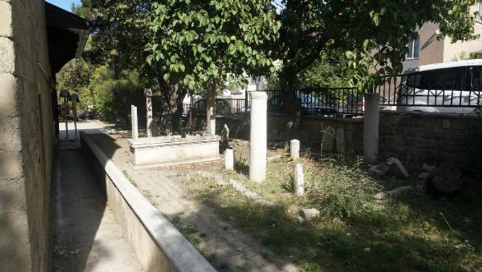 Edirne'de 500 yıllık camiye takılan klimalar söküldü