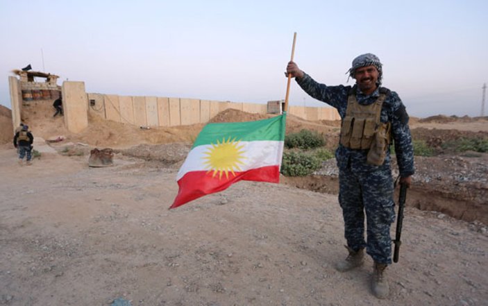 Barzani'nin bayrakları indiriliyor
