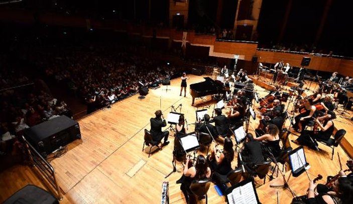 Sertab Erener İzmir'de konser verdi