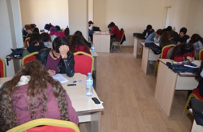 Yüksekova'da 400 öğrenciye ücretsiz kurs desteği