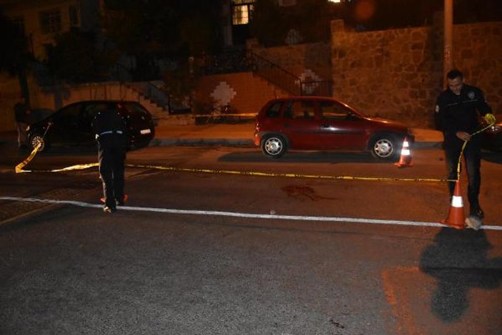 İzmir'de bir adam evinden çıkarken kurşunlanarak öldürüldü