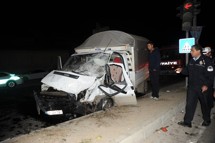 Adana'daki kamyonet kazasında 1 ölü 5 yaralı
