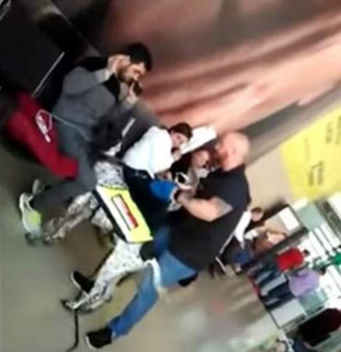 Bakanlıktan Türk yolcuları köpekle arayan Viyana'ya tepki