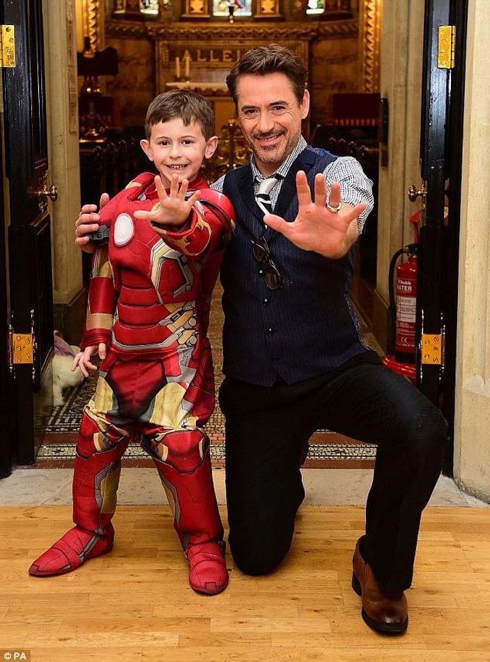 Robert John Downey Jr kimdir