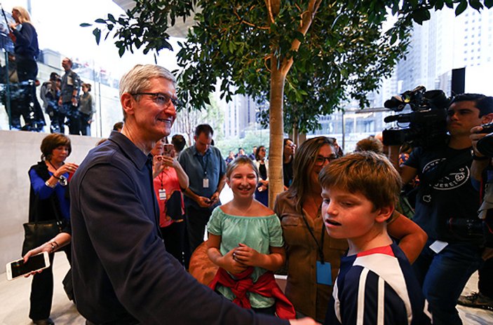 Apple çatısı 'MacBook' şeklinde olan mağaza açtı