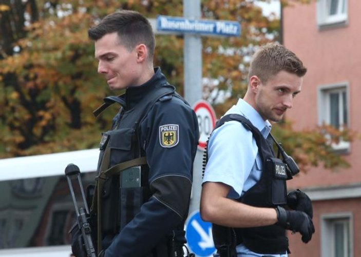Almanya'da bıçaklı saldırı paniği