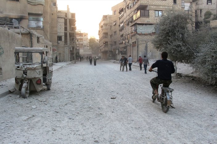 Esad güçleri Şam'da gerginliği azaltma bölgesine saldırdı