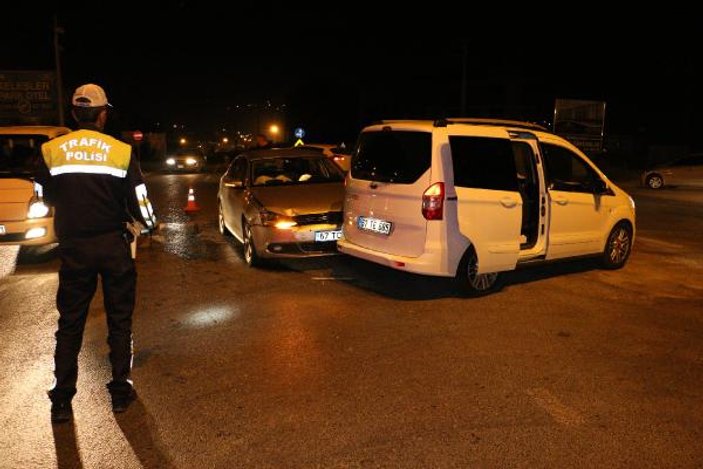 Zonguldak'ta alkollü sürücü polis aracına çarptı