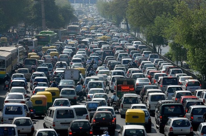 Singapur'da yeni otomobillerin trafiğe çıkışına izin yok
