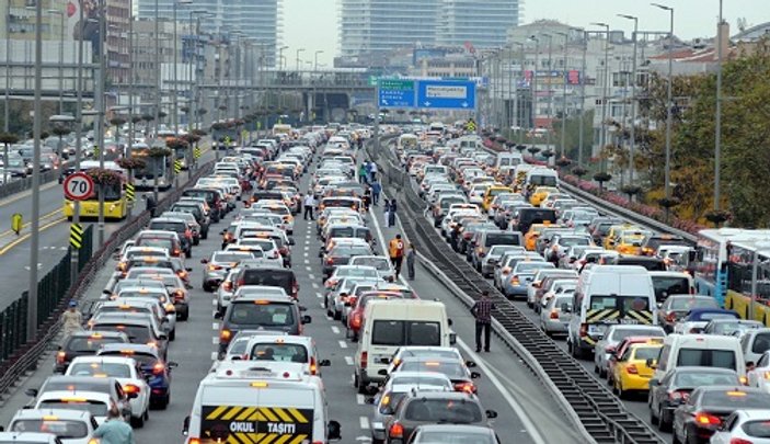 Singapur'da yeni otomobillerin trafiğe çıkışına izin yok