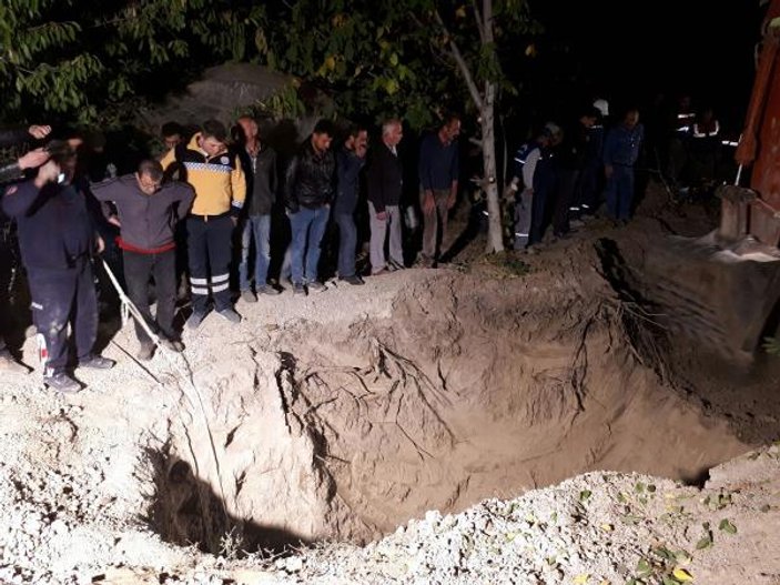 Antalya'da bahçe kazısında 2 kişi göçük altında kaldı