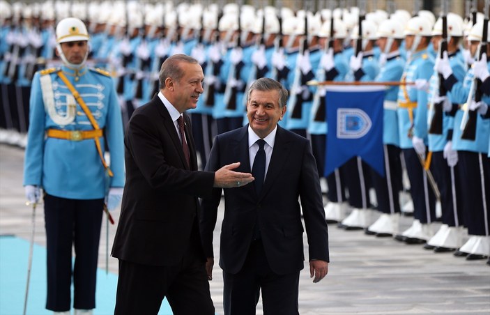 Erdoğan, Mirziyoyev'i resmi törenle karşıladı