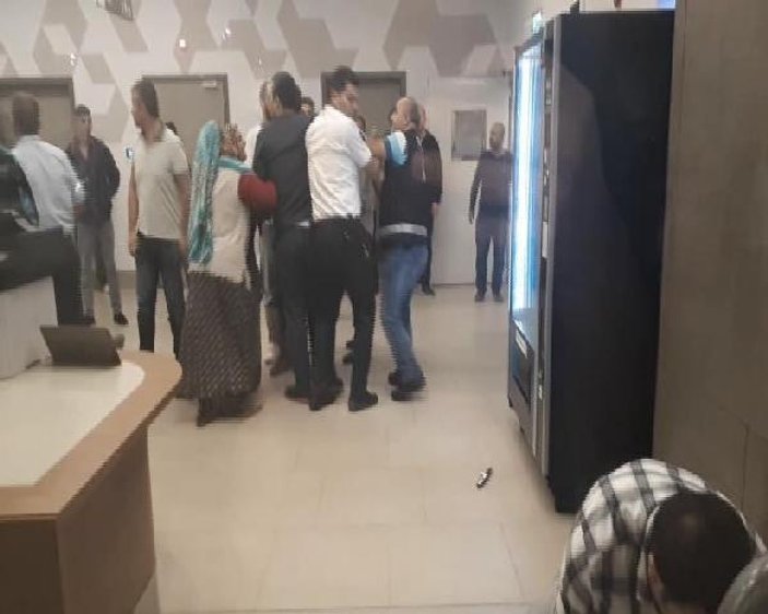 Adana'da hasta yakını görevliyi bıçaklandı