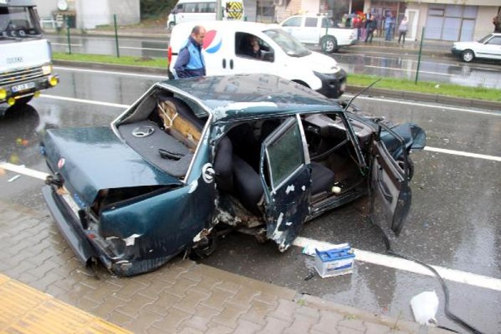 Zonguldak'ta iki otomobil çarpıştı