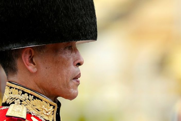 Tayland eski kralına ağlıyor