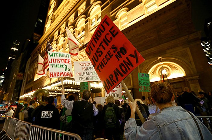 İsrail Filarmoni Orkestrası New York'ta protesto edildi